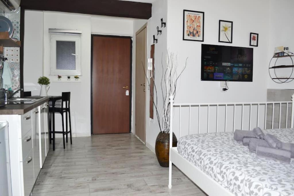 Casa Mya - Studio Flat Napoli Esterno foto
